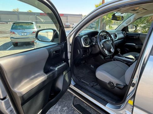 Used 2016 Toyota Tacoma SR5 w/ SR5 Appearance Package (SN) image 12