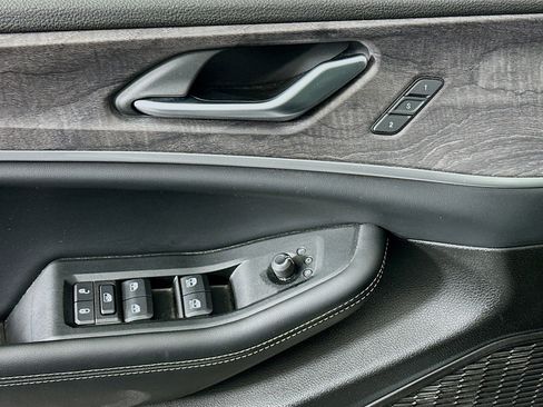 Used 2024 Jeep Grand Cherokee L Limited w/ Luxury Tech Group II image 15