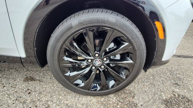 Used 2024 Buick Envista Sport Touring w/ Convenience I Package FWD image 8