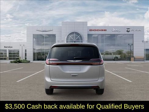 New 2026 Chrysler Pacifica Select image 9
