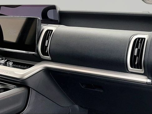 Certified 2025 Ford Expedition Active AWD/4WD image 17