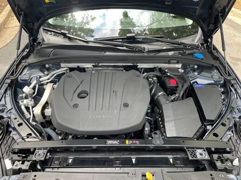 Certified 2025 Volvo V60 B5 Cross Country Plus AWD/4WD image 26