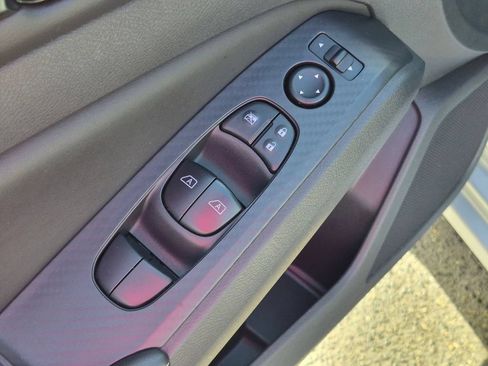 Used 2025 Nissan Altima 2.5 SV FWD image 13