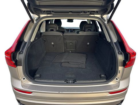 Certified 2025 Volvo XC60 B5 Plus image 5