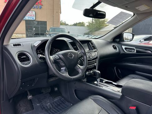 Used 2019 Nissan Pathfinder SV image 36