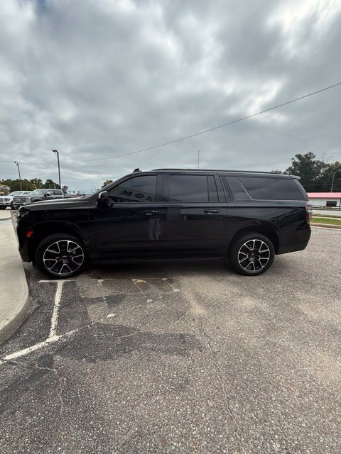 Used 2023 Chevrolet Suburban RST w/ Luxury Package AWD/4WD image 1