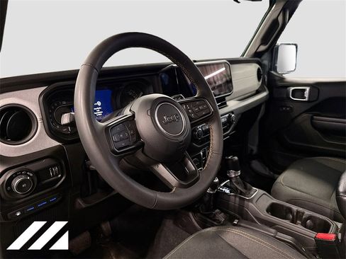 Used 2024 Jeep Wrangler Unlimited w/ Convenience Group image 9