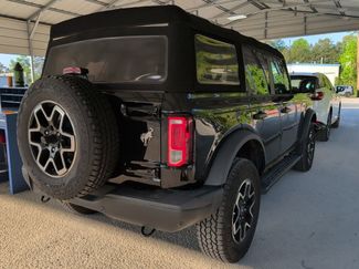 Used 2021 Ford Bronco Black Diamond video 3