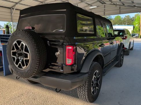 Used 2021 Ford Bronco Black Diamond image 3