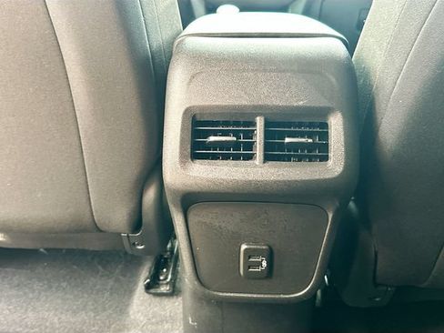 Used 2024 Chevrolet Equinox LT FWD image 27