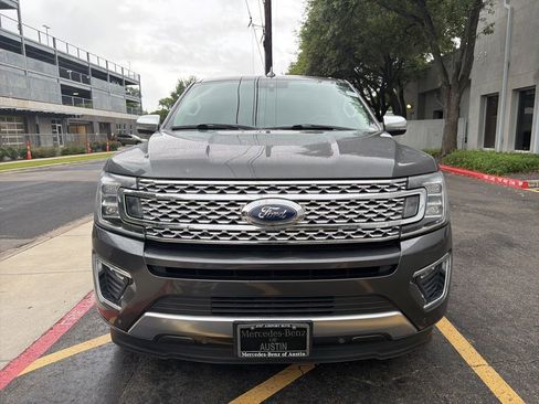 Used 2019 Ford Expedition Platinum RWD image 2