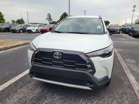 Used 2026 Toyota Corolla Cross LE FWD image 2