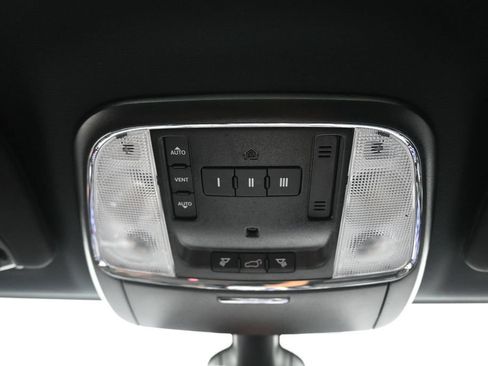 Used 2021 Jeep Grand Cherokee Limited AWD/4WD image 25
