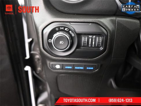 Used 2022 Jeep Wrangler Unlimited Sahara image 21