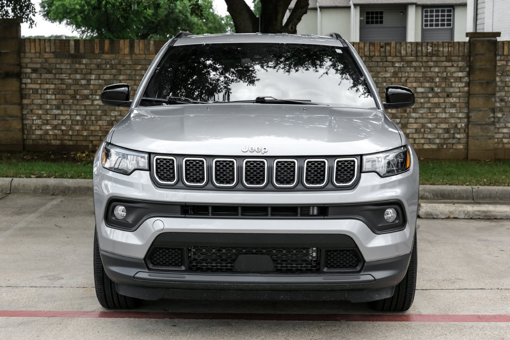 Used 2023 Jeep Compass Latitude AWD/4WD image 10