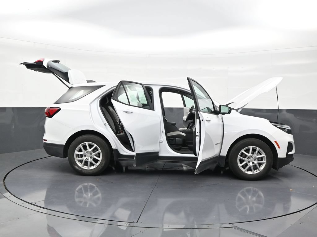 Used 2024 Chevrolet Equinox LS w/ Driver Confidence II Package FWD image 29
