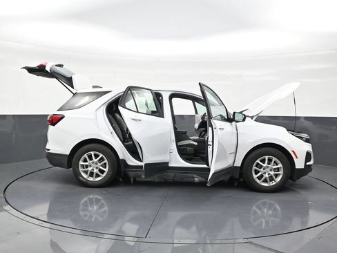 Used 2024 Chevrolet Equinox LS w/ Driver Confidence II Package FWD image 29