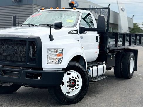 Used 2022 Ford F750 2WD Regular Cab Super Duty image 3