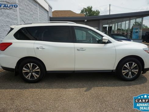 Used 2017 Nissan Pathfinder SL w/ Trailer Tow Package AWD/4WD image 6