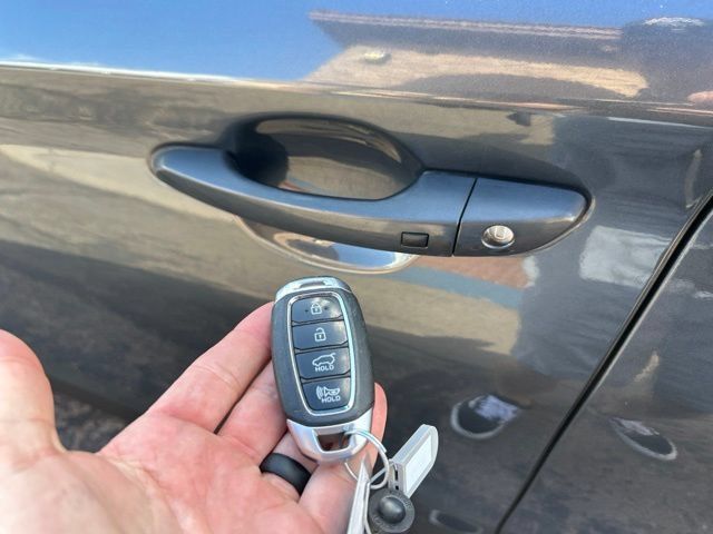 Used 2018 Hyundai Kona SEL w/ SEL Tech Package 02 FWD image 17