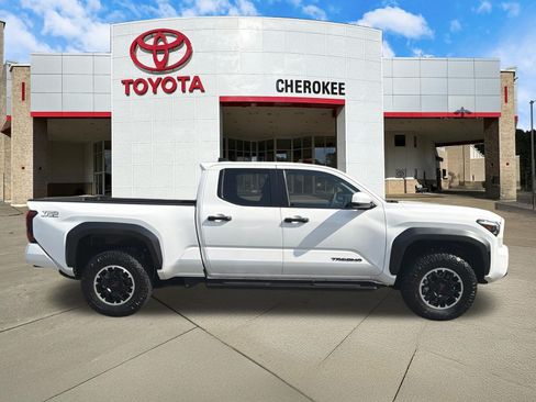 Used 2026 Toyota Tacoma TRD Off-Road AWD/4WD image 4