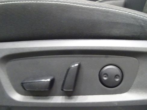 Used 2024 Nissan Pathfinder SV image 19