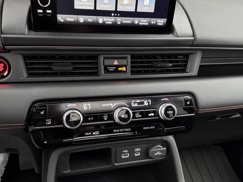 Used 2025 Honda Pilot TrailSport image 20