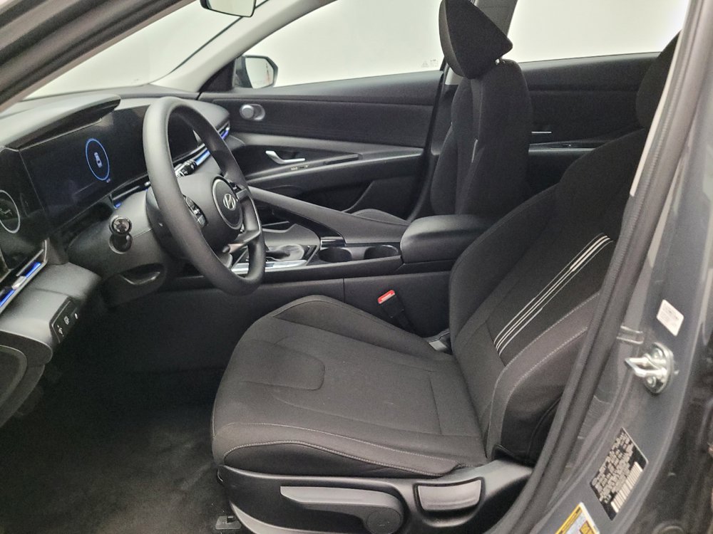 Used 2024 Hyundai Elantra Blue FWD image 17