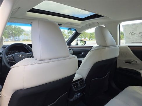 New 2025 Lexus ES 350 w/ Premium Package image 18