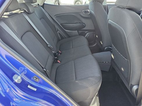 Used 2022 Hyundai Venue SE FWD image 18