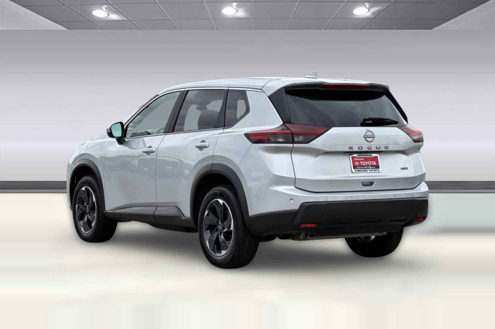 Used 2025 Nissan Rogue SV AWD/4WD image 3