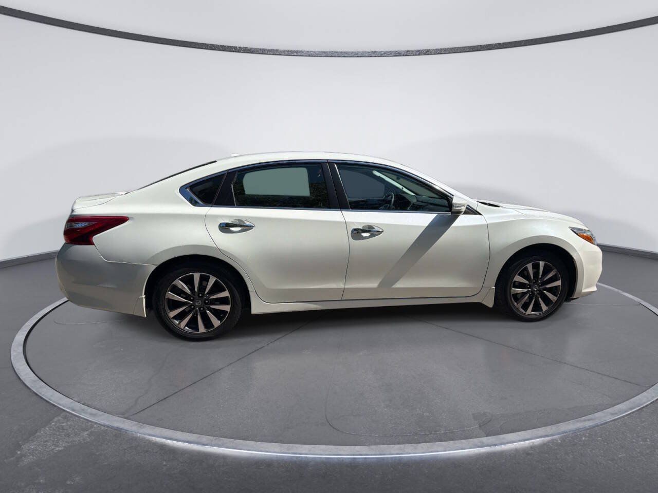 Used 2017 Nissan Altima 2.5 SL FWD image 4