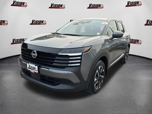 Used 2025 Nissan Kicks SV AWD/4WD image 1