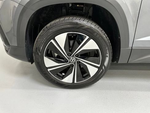 Used 2023 Volkswagen Taos SE w/ Panoramic Sunroof Package AWD/4WD image 15