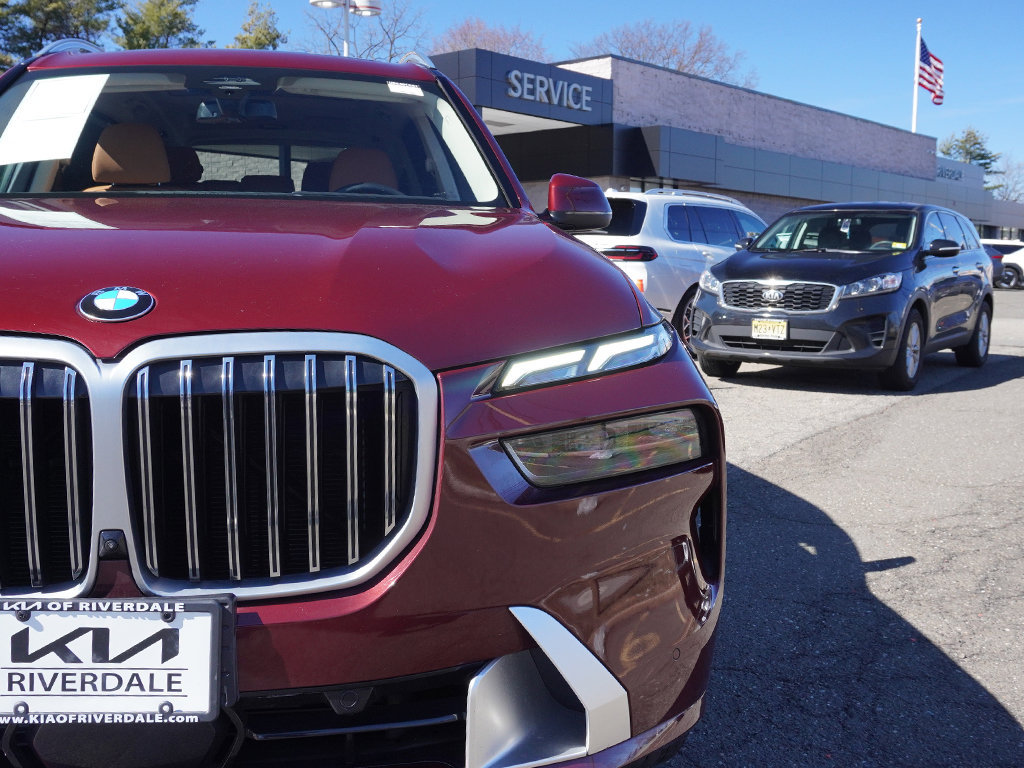 Used 2024 BMW X7 xDrive40i w/ Premium Package AWD/4WD image 18