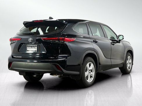 Used 2023 Toyota Highlander L AWD/4WD image 5