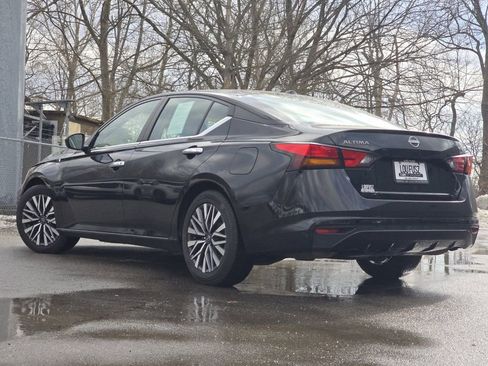 Used 2024 Nissan Altima 2.5 SV image 10