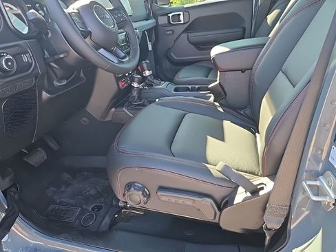 New 2025 Jeep Wrangler Unlimited Rubicon w/ Safety Group image 33