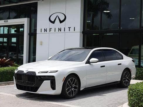 Used 2024 BMW 740i RWD image 1