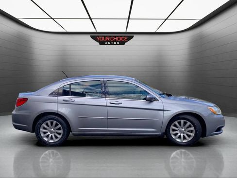 Used 2014 Chrysler 200 Touring FWD image 6