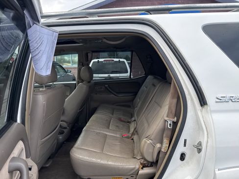 Used 2006 Toyota Sequoia SR5 image 12