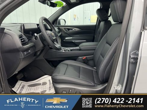 New 2026 Chevrolet Traverse LT w/ Driver Confidence Package AWD/4WD image 9