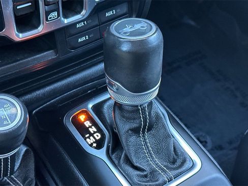 Used 2019 Jeep Wrangler Unlimited Sahara w/ Quick Order Package 24M Moab image 21