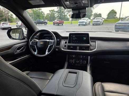 Used 2024 Chevrolet Suburban Premier AWD/4WD image 3