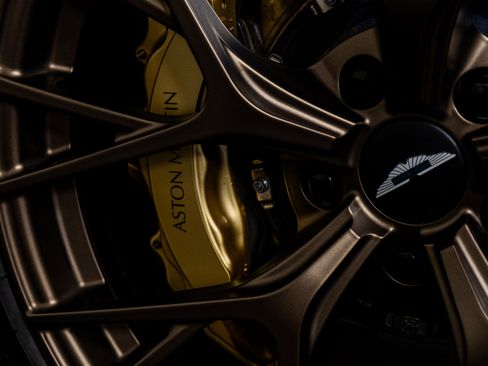 Used 2025 Aston Martin DB12 Coupe image 28