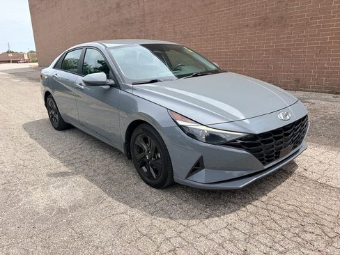 Used 2021 Hyundai Elantra SEL w/ Convenience Package FWD image 7