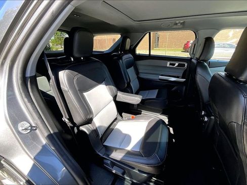 Used 2023 Ford Explorer XLT w/ Equipment Group 202A AWD/4WD image 26