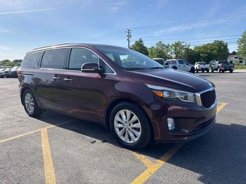 Used 2017 Kia Sedona EX FWD image 4