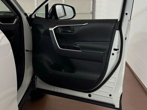 Used 2019 Toyota RAV4 LE AWD/4WD image 35
