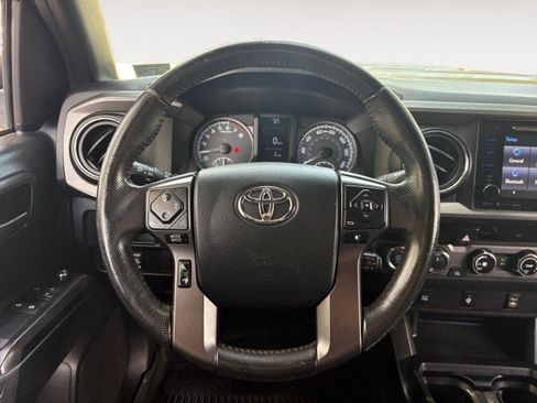 Used 2017 Toyota Tacoma TRD Sport w/ Tow Package (A/T) AWD/4WD image 12